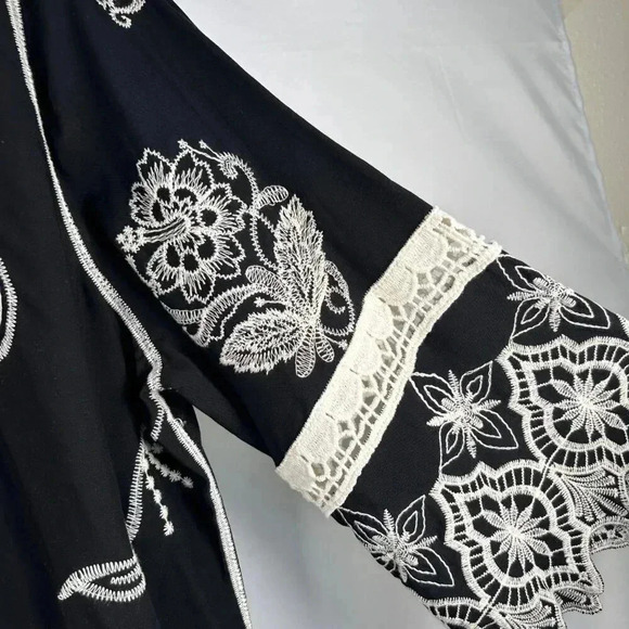 2/$30 C Est. 1946 Size 18/20 Embroidered Crochet Blouse Boho Flowy Coverup Swim - Picture 6 of 12